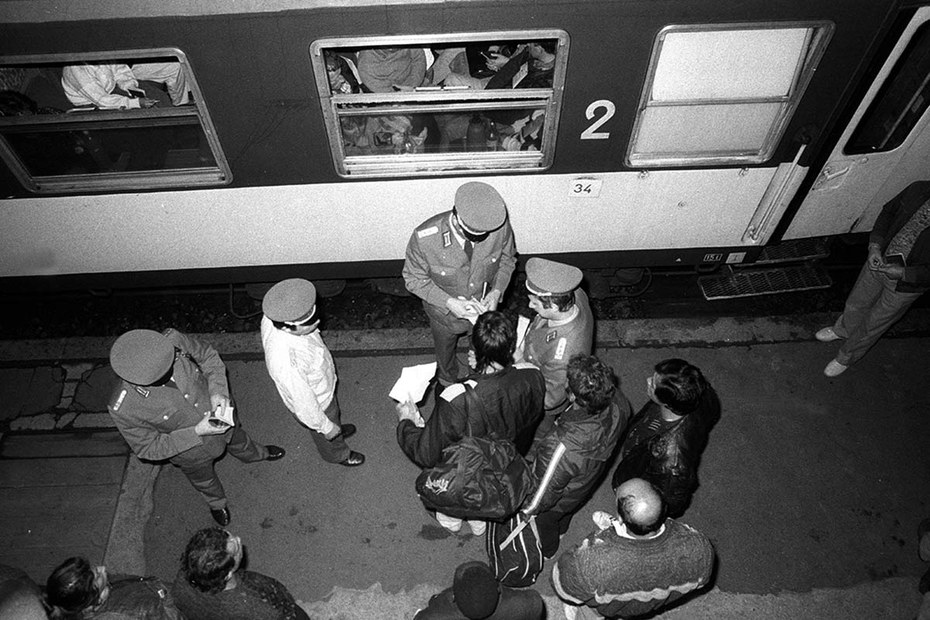 1990: Ostdeutsche werden in Frankfurt/Oder an der Grenze zu Polen kontrolliert