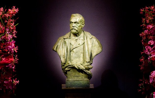Alfred Nobel hatte eine super Idee. Und dann zum Glück noch eine. Dafür gebührt ihm diese Statue, in Stockholm
