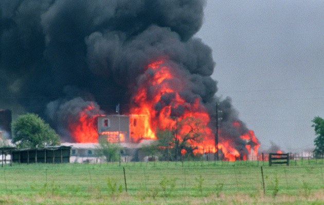 Flammendes Inferno: das Mount-Carmel-Hauptquartier am 19. April 1993