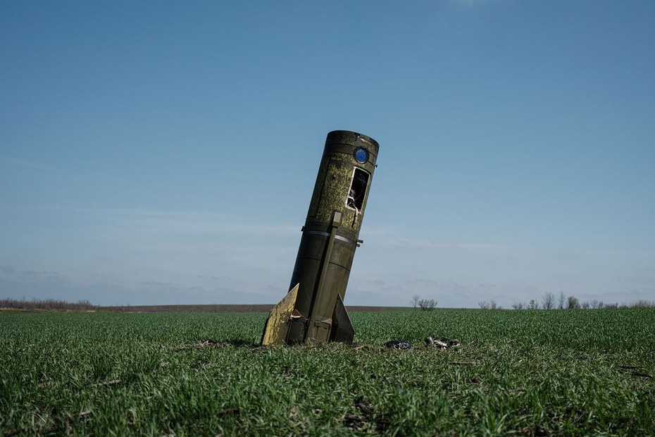 Russische Raketenabschussanlage, gefunden in einem Feld bei der ukrainischen Stadt Bohodarove