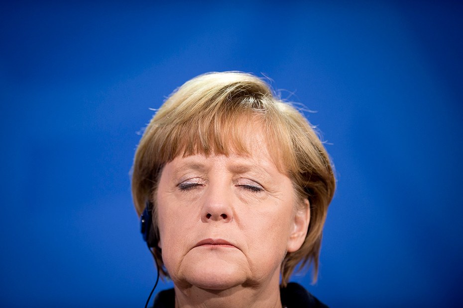 Ob Angela Merkel hier wohl heimlich Nina Hagen hört?