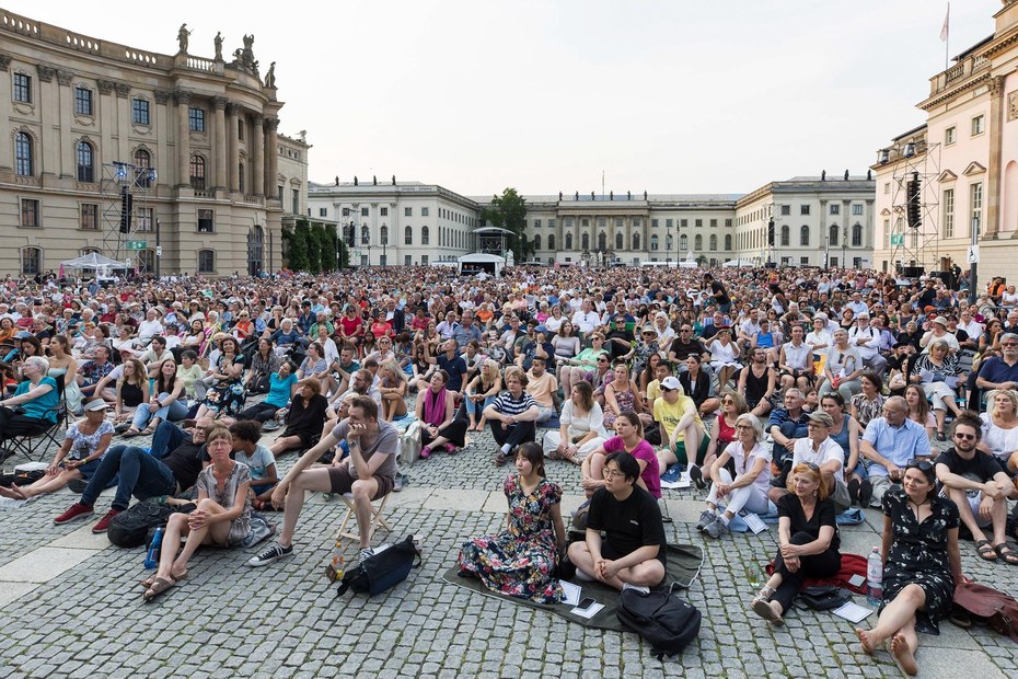 Besucher*innen der Berliner „Staatsoper für alle“