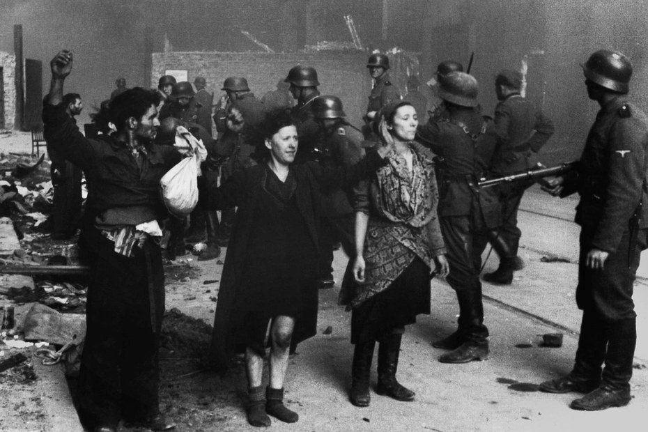 Verhaftungen im Warschauer Ghetto. Das Bild entstammt dem Bericht des SS-Generals Jürgen Stroop, der für die Unterdrückung des Aufstands zuständig war
