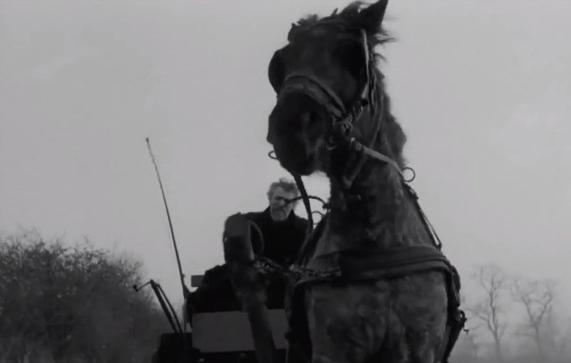 Szene aus dem Trailer des Films "Das Turiner Pferd"