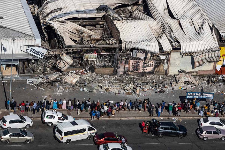 Nachwirkungen der Unruhen: Nur noch wenige Läden in Südafrika sind geöffnet – oder intakt