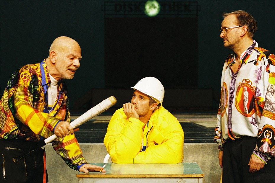 Martin Wuttke, Franz Beil und Milan Peschel mit einem Anspielungs- und Witze-Feuerwerk