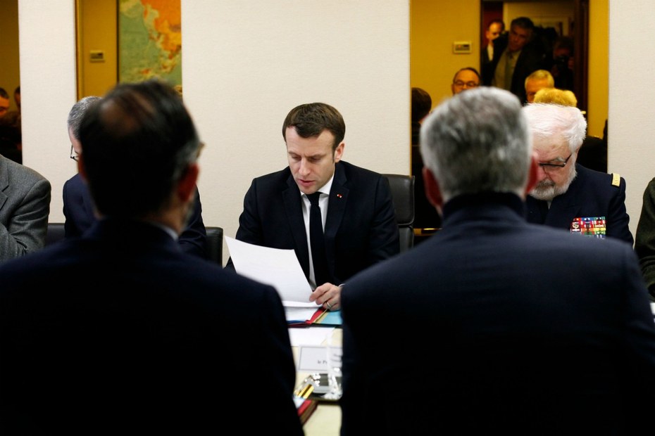 Macron „im Krieg“ gegen das Coronavirus