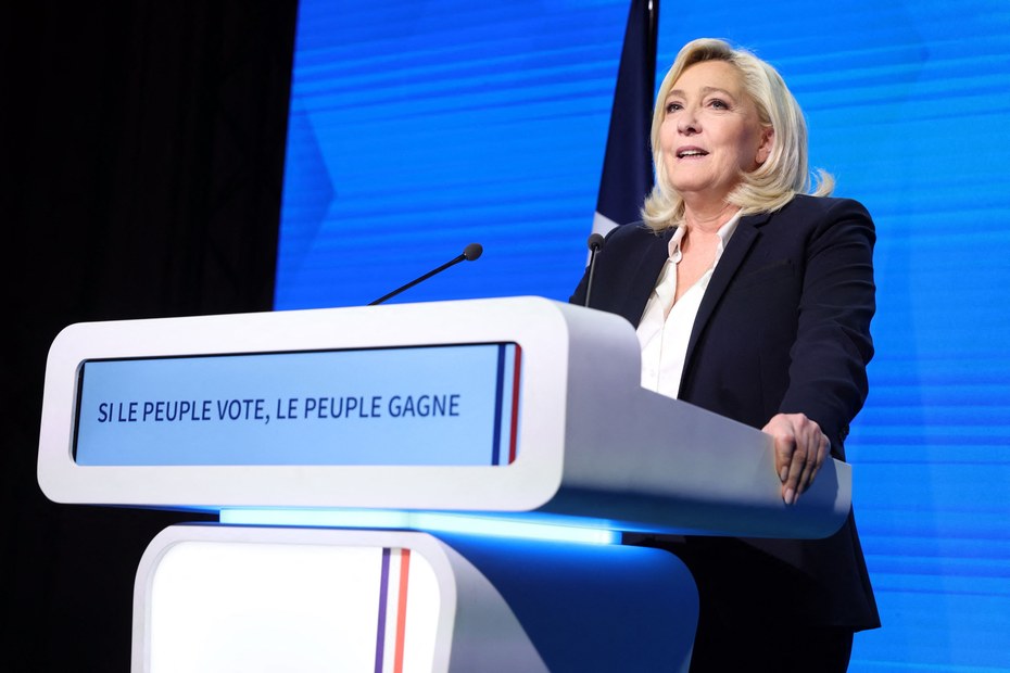 Marine Le Pen spricht in Paris nach der Bekanntgabe der Wahlergebnisse zu ihren Unterstützern (10.4.2022)