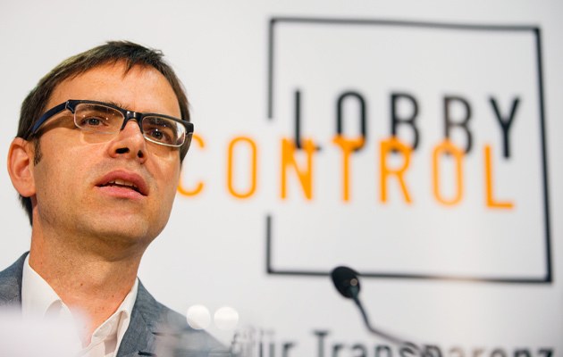 Ulrich Müller, Bundesgeschäftsführer der Organisation Lobbycontrol, stellt am 25.06.2013 den "Lobbyreport 2013" auf einer Pressekonferenz in Berlin vor