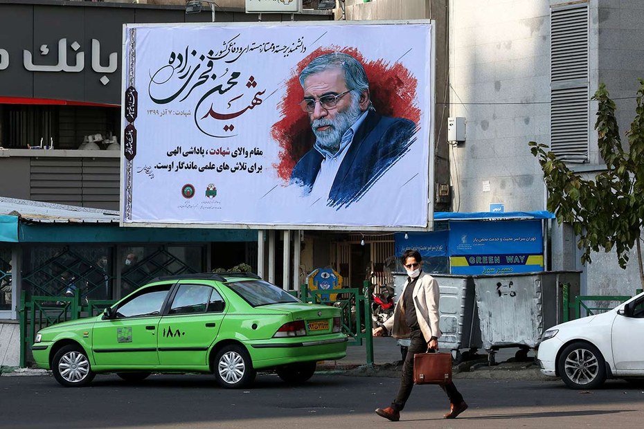 Ein Plakat in der iranischen Hauptstadt Teheran zeigt den ermordeten Atomphysiker Mohsen Fakhrizadeh