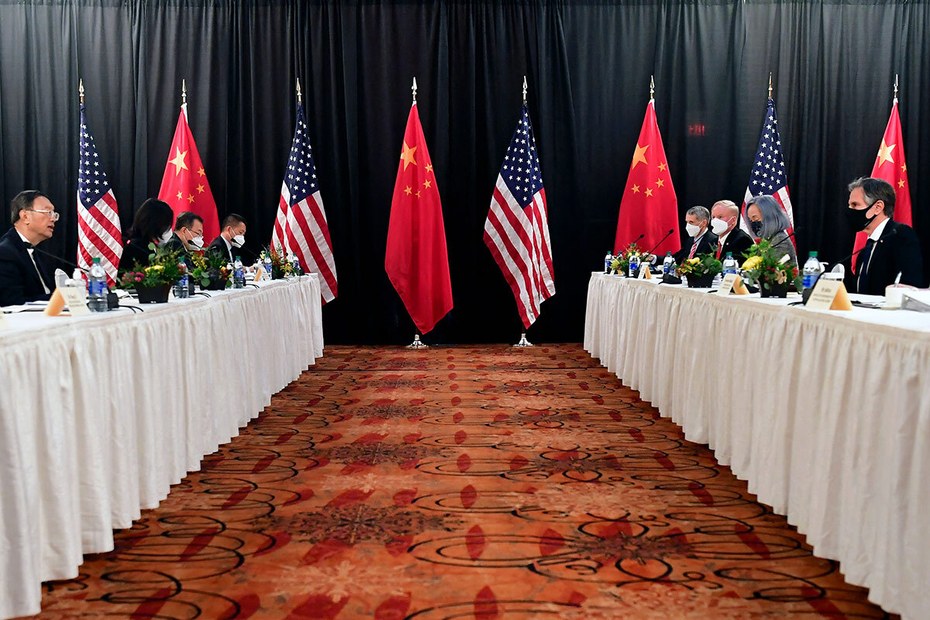US-Außenminister Antony Blinken (rechts) bei den USA-China-Gesprächen in Alaska