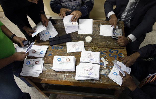Stimmenauszählung nach der ersten Runde des Referendums in Kairo    