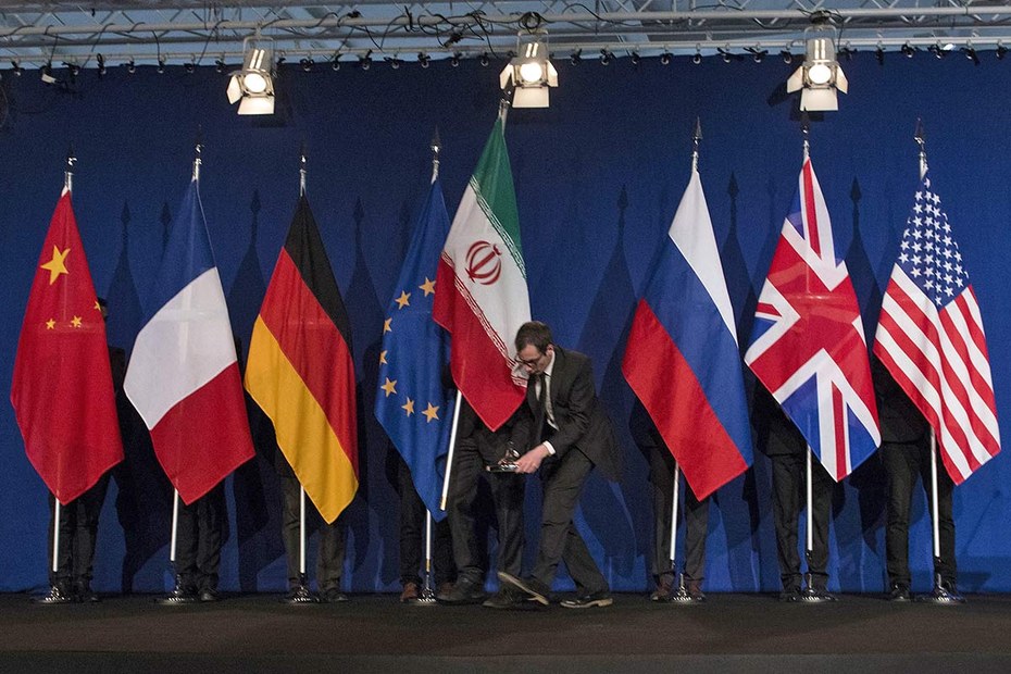 Die iranische Flagge bitte wieder zur „Achse des Bösen“ stellen
