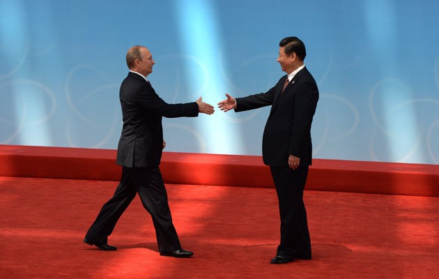  Xi Jinping begrüßt Wladimir Putin auf der CICA (Conference on Interaction and Confidence-Building Measures in Asia) in Shangai am 21. Mai