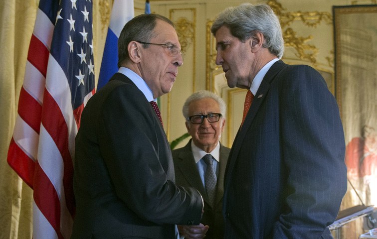 Der russische Außenminister Sergei Lavrov (links) mit seinem US-Kollegen Kerry