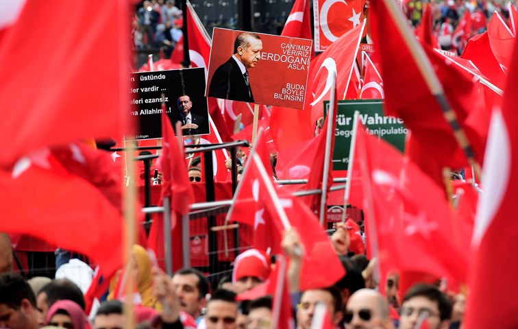 Erdoğan-Unterstützer bei der Großdemo Ende Juli in Köln