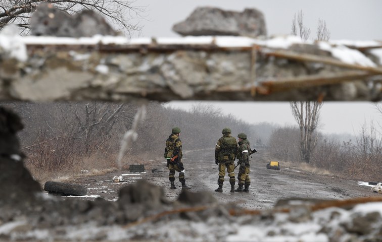 Prorussische Kämpfer bei Uglegorsk in der Donezk-Region