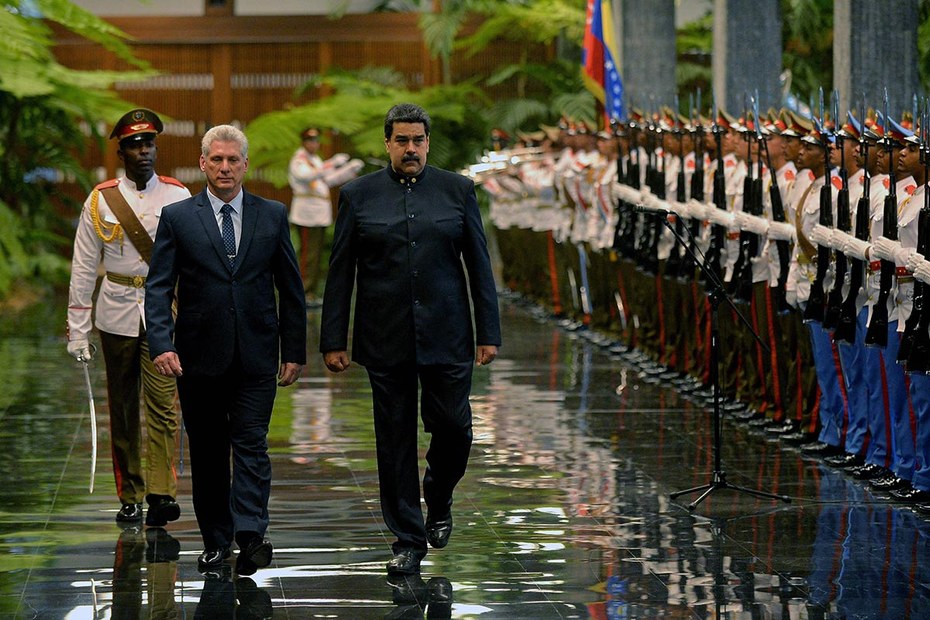 Auf den Weg in eine unsichere Zukunft: Der neue kubanische Staatschef (links) mit Nicolás Maduro