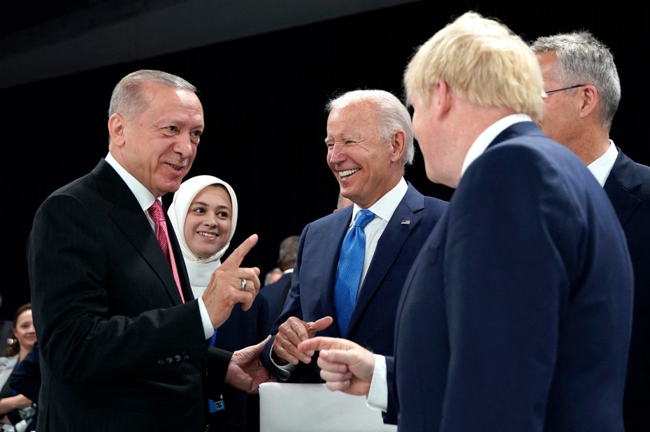 Recep Tayyip Erdogan mit Joe Biden und Boris Johnson auf dem NATO-Gipfel in Madrid