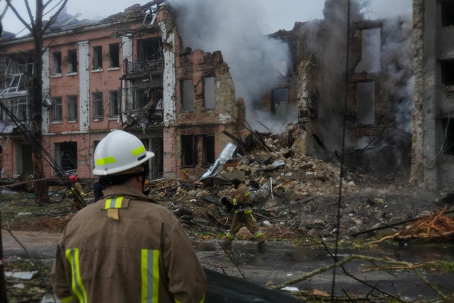 Bei Raketenangriff zerstörtes Wohnhaus in der Stadt Mykolajiw im Süden der Ukraine