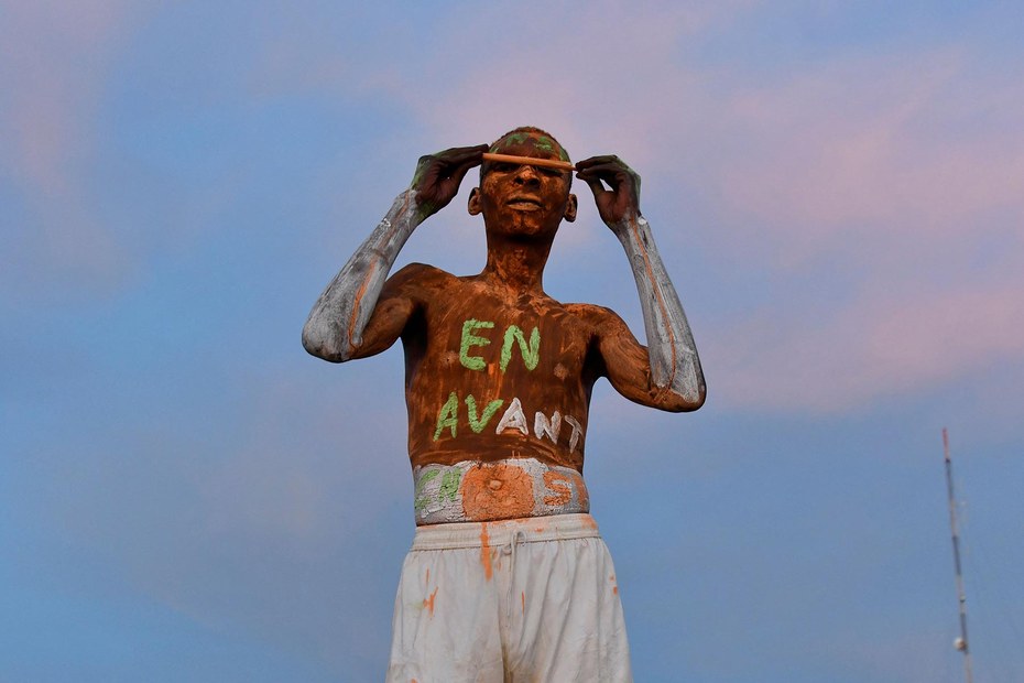 „Vorwärts“ – ohne Ehrfurcht vor postkolonialer Anmaßung: Ein Unterstützer der neuen Machthaber in Niamey