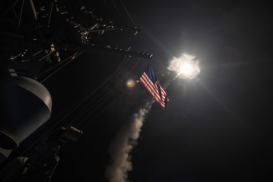Das Kriegsschiff "USS Porter" feuert Tomahawk-Raketen Richtung Syrien