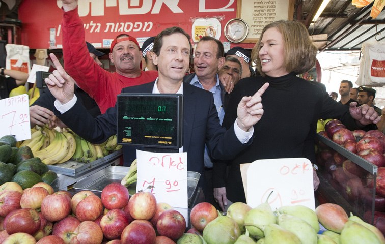 Isaac Herzog und seine Bündnispartnerin Tzipi Livni beim Wahlkampf