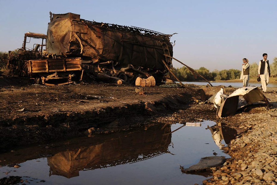 September 2009: Bei einem deutschen Luftangriff nahe der afghanischen Stadt Kunduz sterben weit über 100 Zivilisten