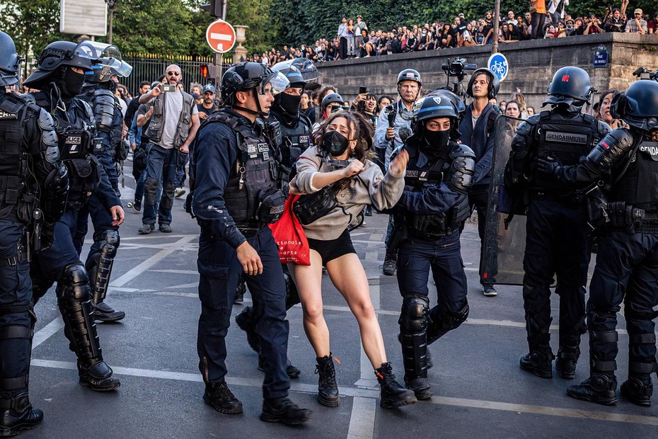 Nicht nur in den Außenbezirken: Demonstration im Zentrum von Paris
