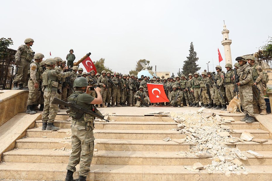 Türkische Truppen posieren in Afrin