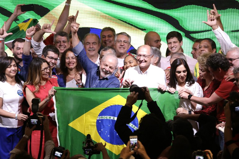 Für Lula bringt die Stichwahl einen Sieg, aber keinen Triumph