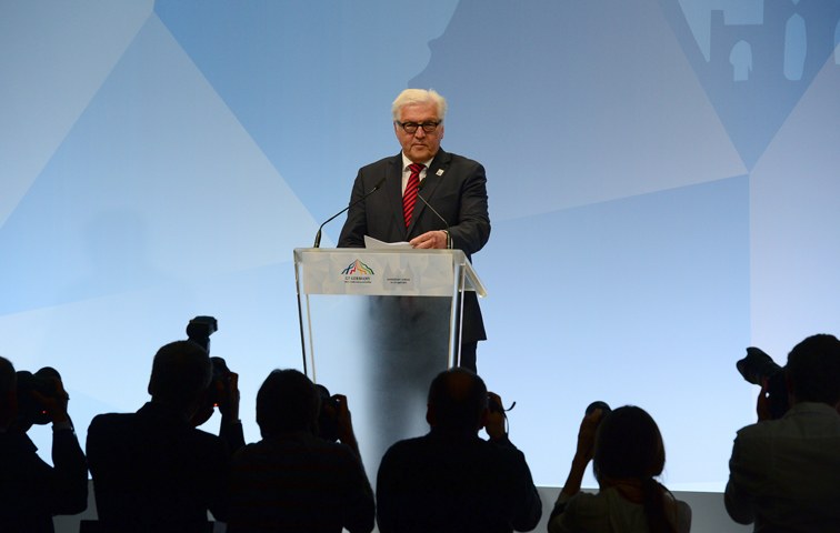 Außenminister Steinmeier bei der Ergebnis-Nachlese des G 7-Treffens