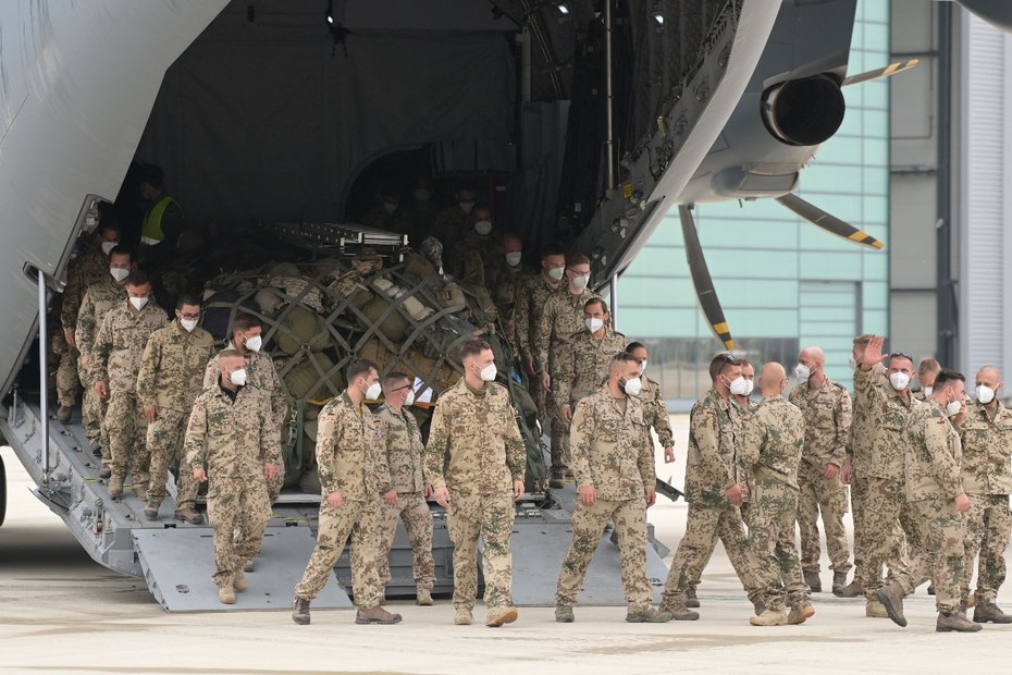 Soldaten aus Afghanistan kommen in Deutschland an. Die Bundeswehr ist schneller als gedacht wieder zuhause