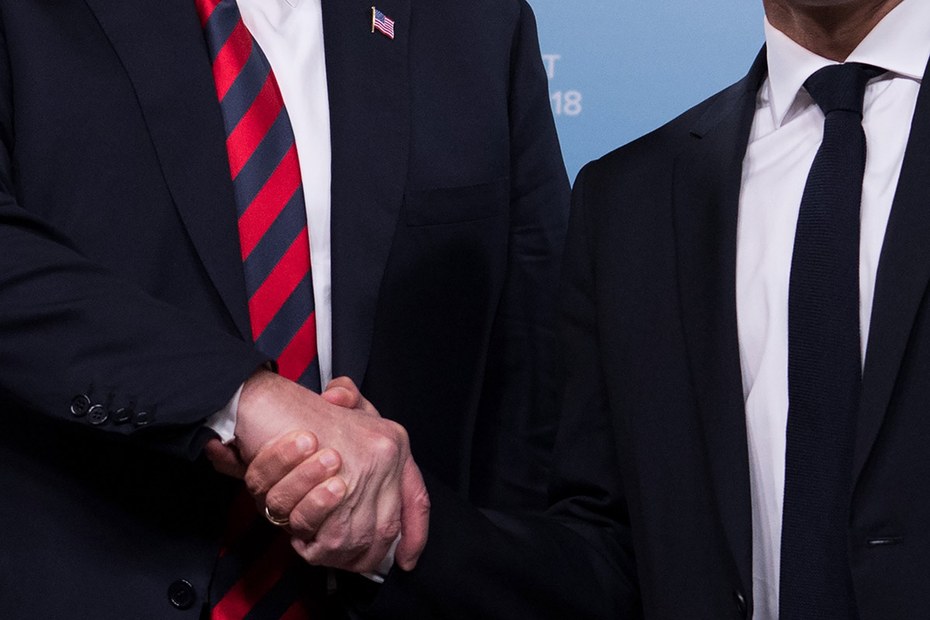 Diplomatischer Handschlag