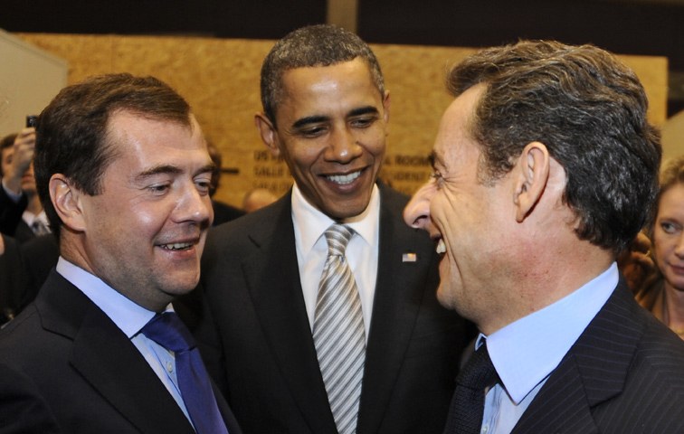 Bessere Zeiten: Dmitri Medwedew (links) beim NATO-Gipfel 2010