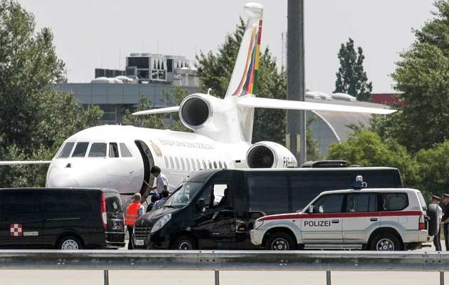 Morales' Dassault Falcon auf dem Wiener Flughafen