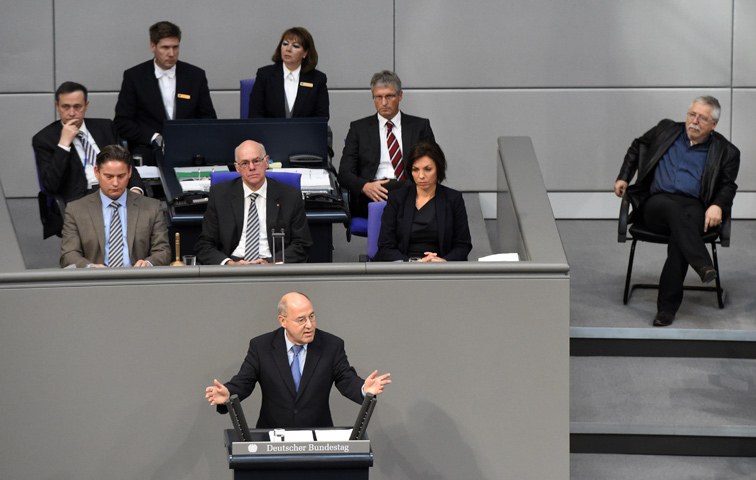 Wolf Biermann hat im Bundestag auf Höhe des Präsidiums Platz genommen