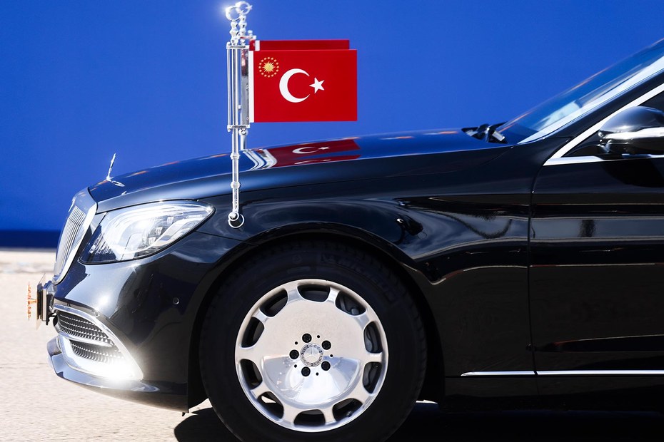 Reich beschenkt verlässt der türkische Präsident Recep Tayyip Erdoğan den NATO-Gipfel in Madrid