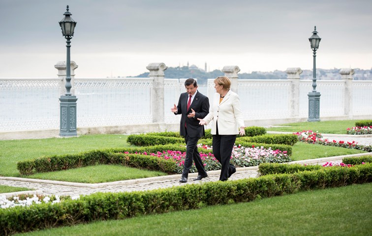 Merkel mit dem türkischen Premier Ahmet Davutoglu in Istanbul