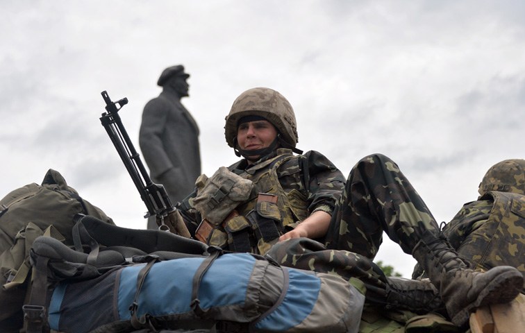 Allgegenwärtige Sowjetunion: ukrainische Soldaten in Slawjansk zu Füßen Lenins