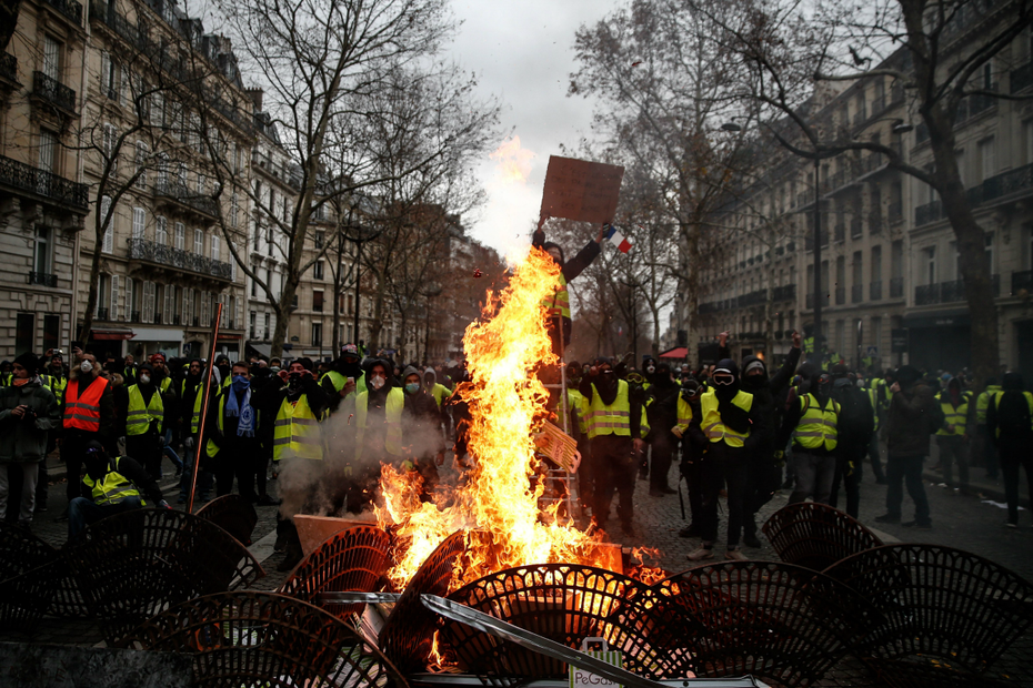 In Paris tobten die schwersten Krawalle. Insgesamt 1700 Demonstranten wurden landesweit festgenommen