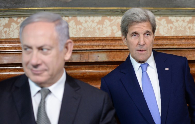 John Kerry (r.), Benjamin Netanjahu. Nicht einmal mehr auf Blickkontakt bedacht