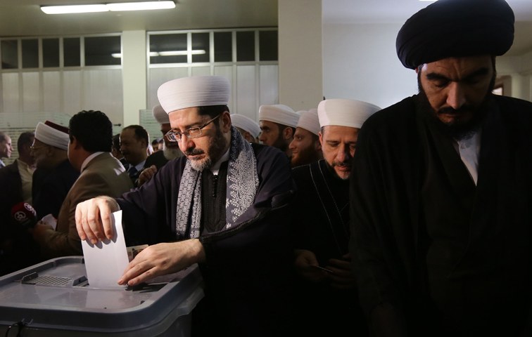 Syrische Muslime bei der Stimmabgabe in Damaskus