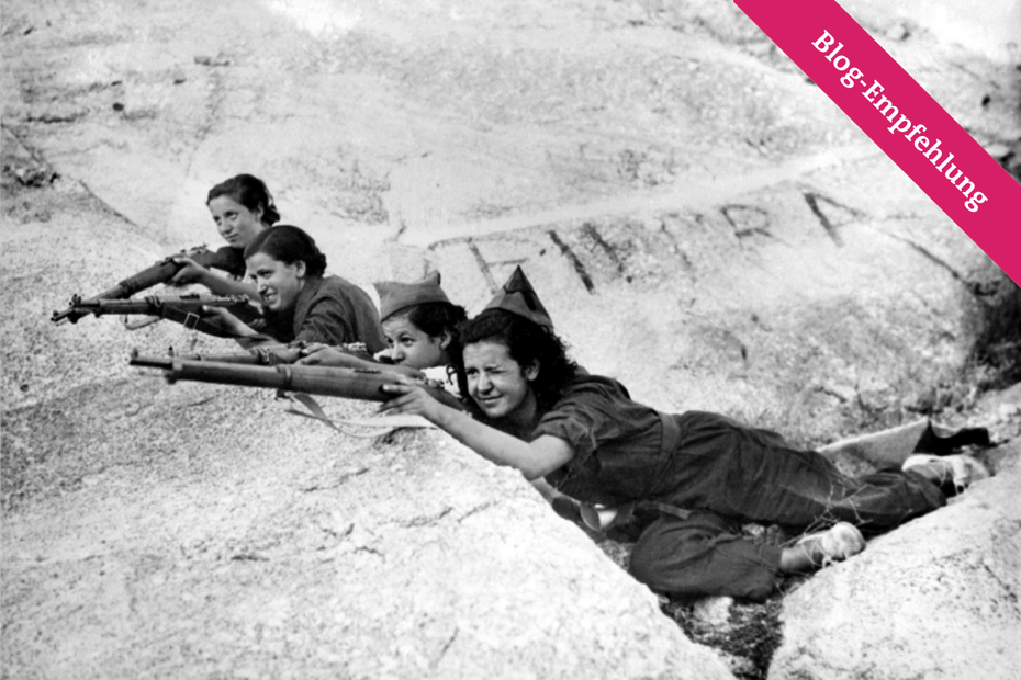 Republikanische Frauen während einer Militärübung in den späten 30er Jahren