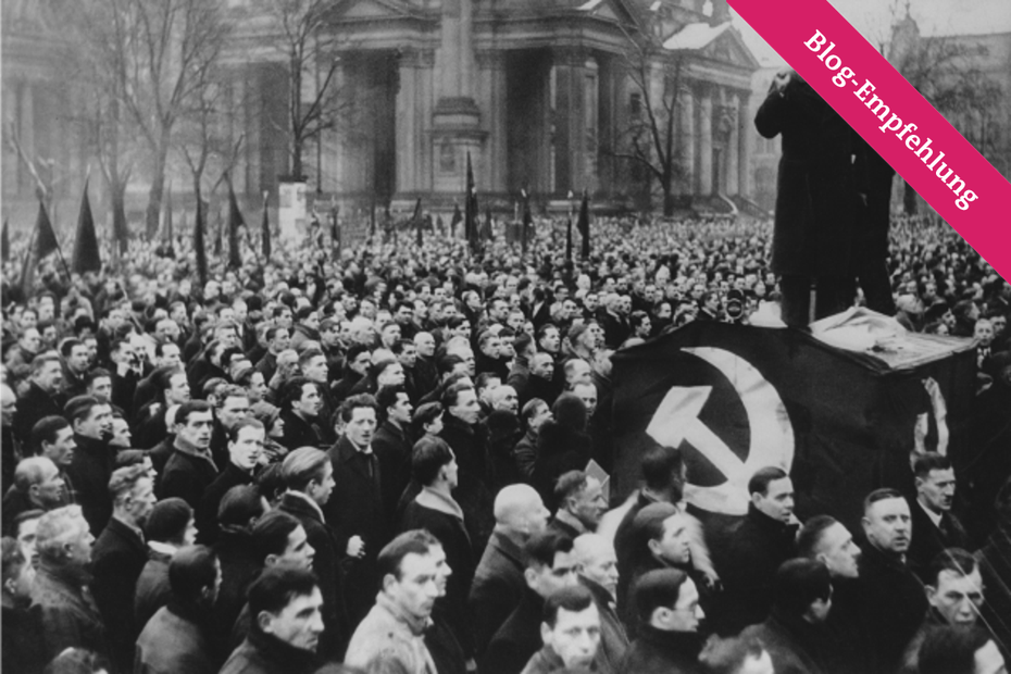 Kommunisten versammeln sich 1925 im Lustgarten in Berlin um für den späteren Parteivorsitzenden Ernst Thälmann zu werben