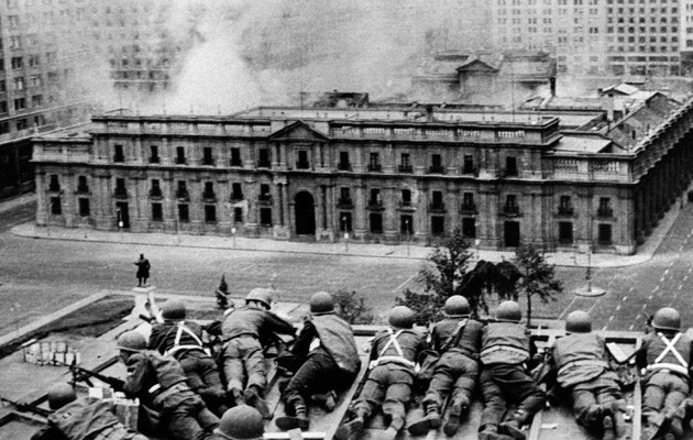 Die Putschisten beschießen in Santiago den Präsidentenpalast