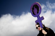 Zusammenhalt durch Ausschluss: Machtkämpfe im Feminismus