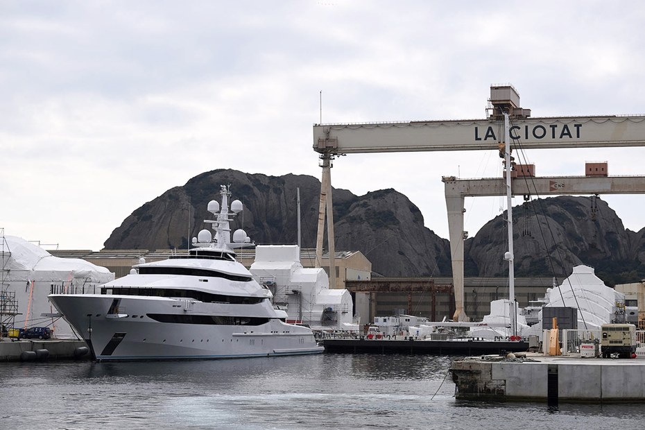 In der Werft La Ciotats wurde eine der ersten Oligarchenjachten, Igor Setschins „Amore Vero“, beschlagnahmt