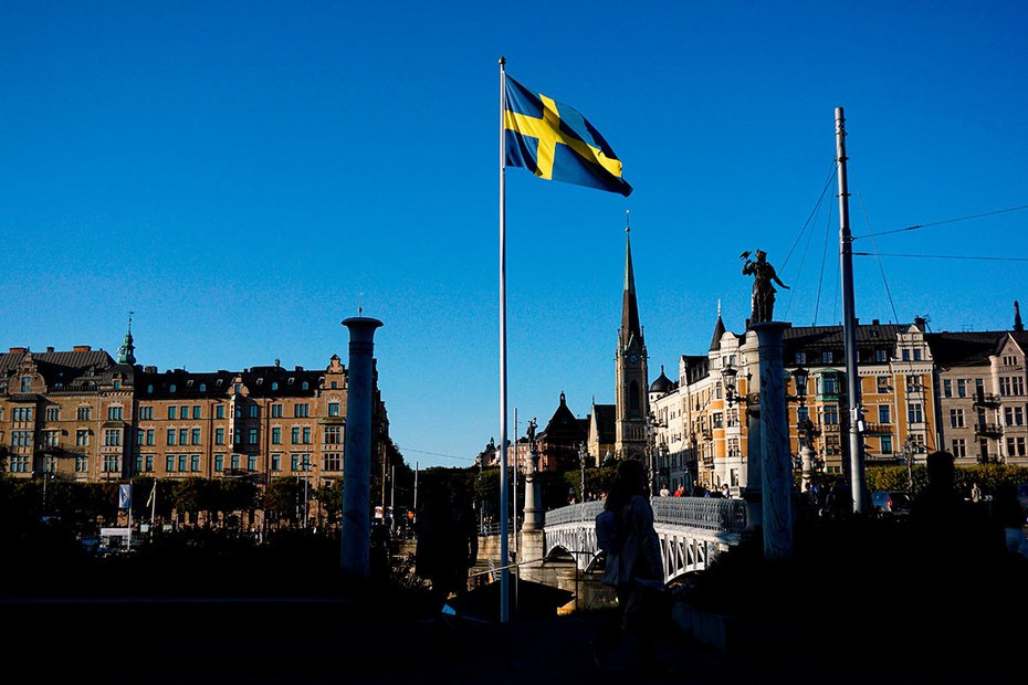 In Stockholm lässt sich Ende April ein 32-Jähriger das Konterfei Anders Tegnells tätowieren (siehe unten)