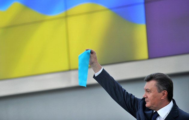 Blau statt orange - Viktor Janukowitsch eröffnet den neuen Flughafen von Lwow